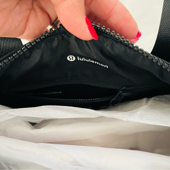 Lululemon Mini Black Barrel Duffle Bag - Picture 7 of 11